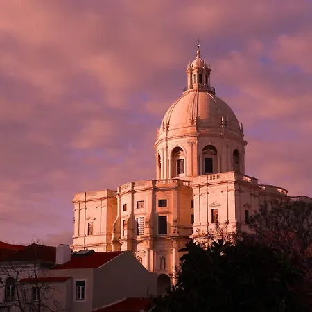 In Historical Alfama * ליסבון