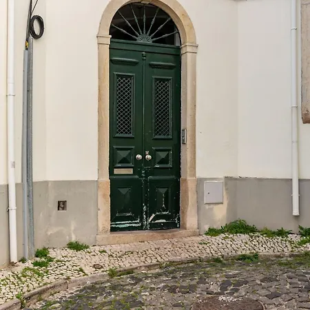 아파트 In Historical Alfama *