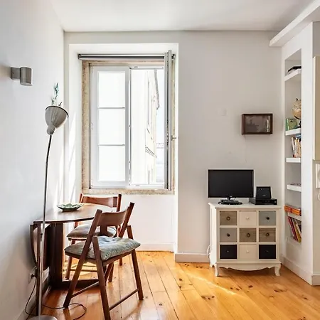 In Historical Alfama Лиссабон