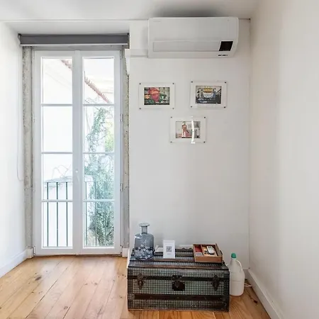 In Historical Alfama * ליסבון